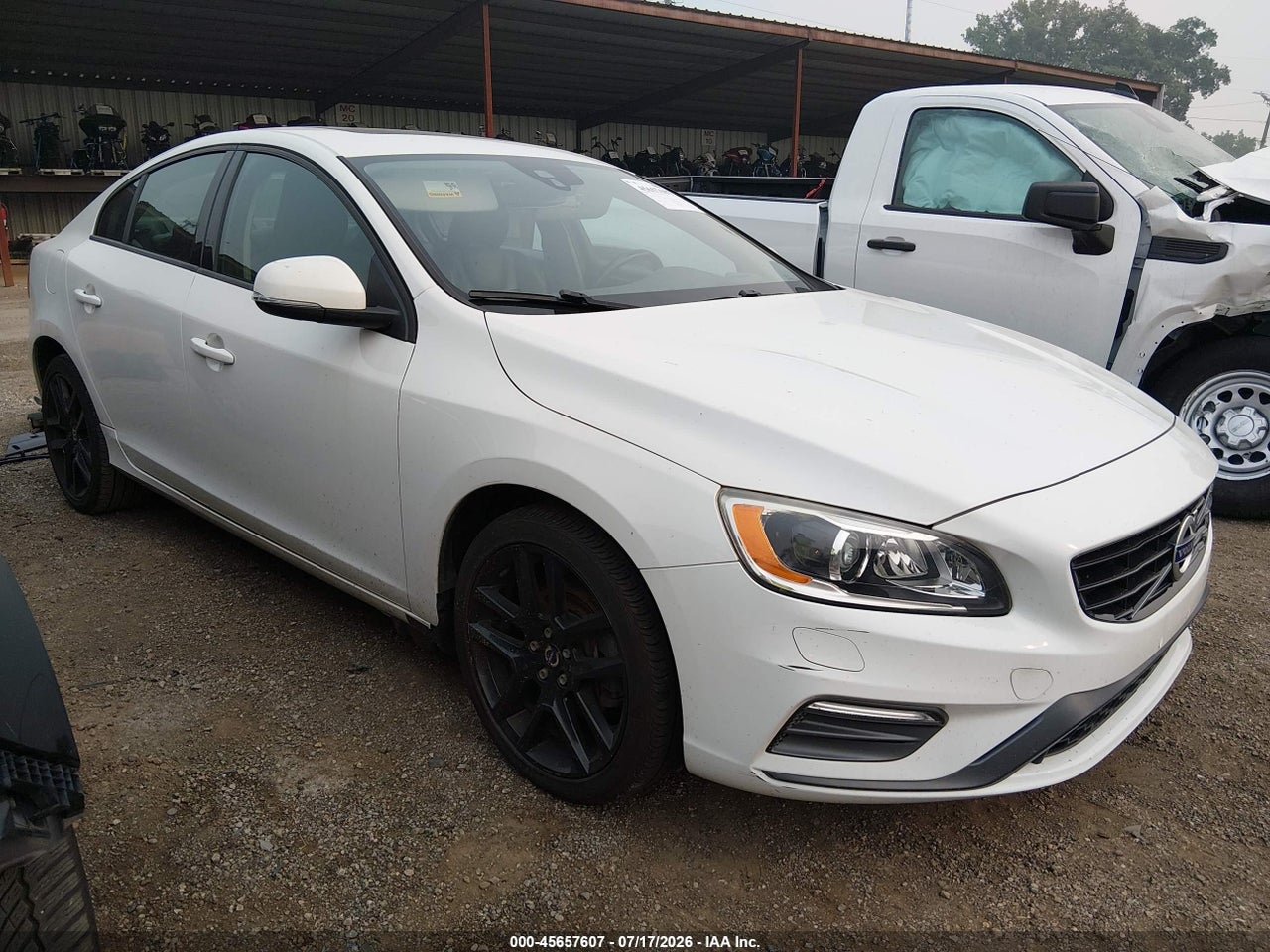 YV126MFLXH2****** · 2017 VOLVO S60 T5 DYNAMIC