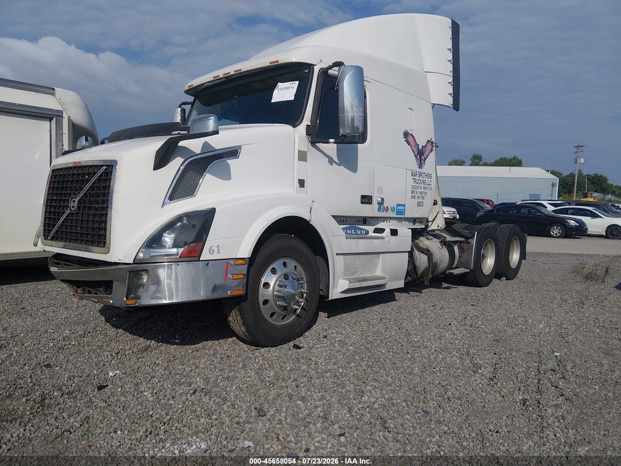 2014 VOLVO VN · 2/4