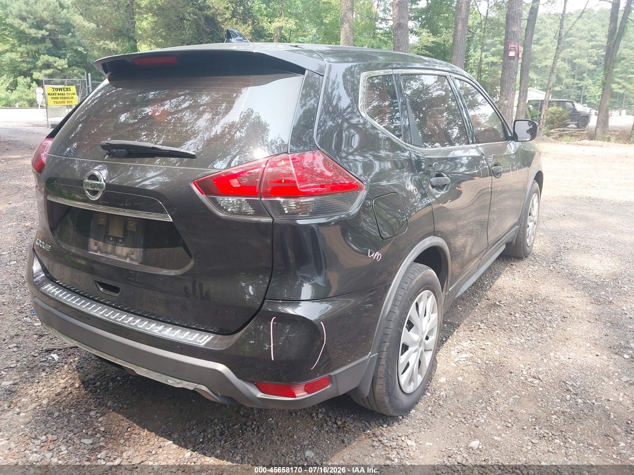 2017 NISSAN ROGUE S · 4/11