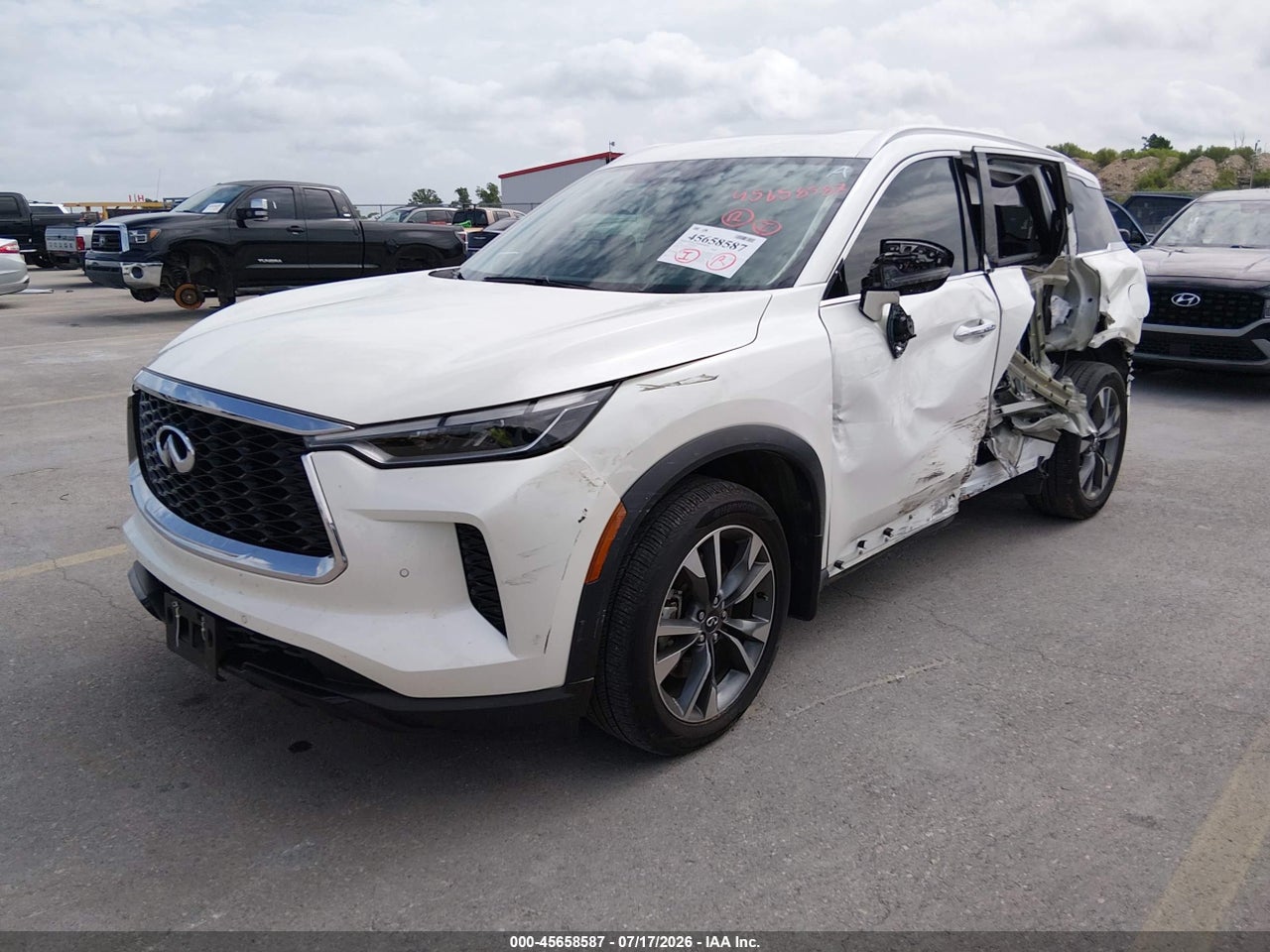 2025 INFINITI QX60 LUXE · 2/11