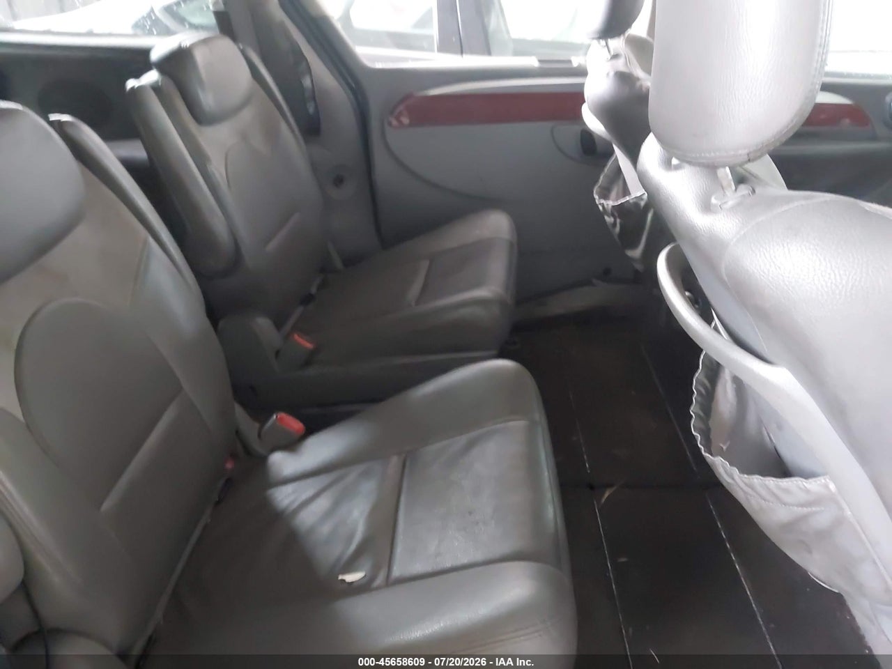 2007 CHRYSLER TOWN &amp; COUNTRY LIMITED · 8/11