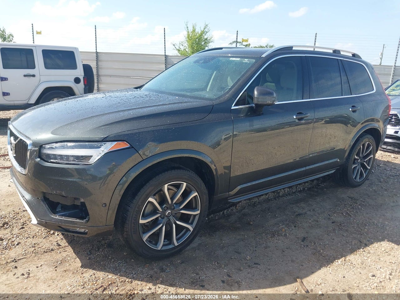 2018 VOLVO XC90 T6 MOMENTUM · 2/11