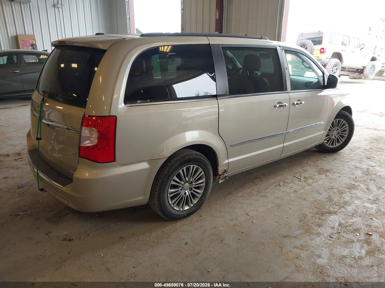 2013 CHRYSLER TOWN &amp; COUNTRY TOURING-L · 4/11