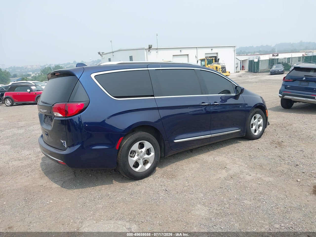 2017 CHRYSLER PACIFICA TOURING-L PLUS · 4/11