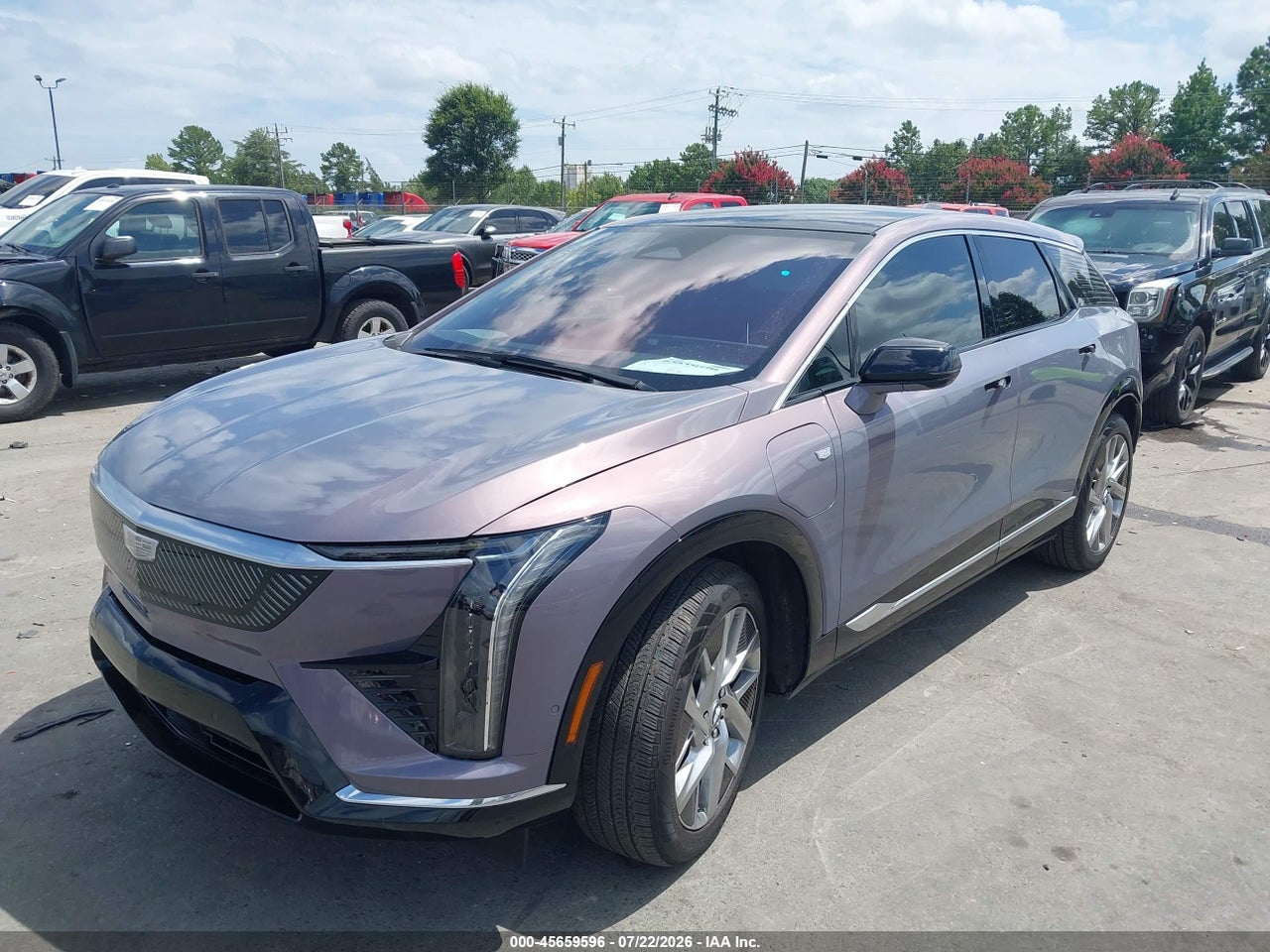 2025 CADILLAC OPTIQ LUXURY 1 AWD · 2/11