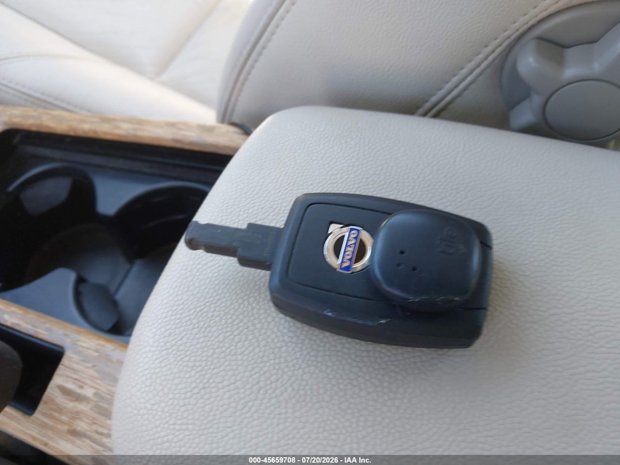 YV1MC67238J****** · 2008 VOLVO C70 T5 M · 11/11