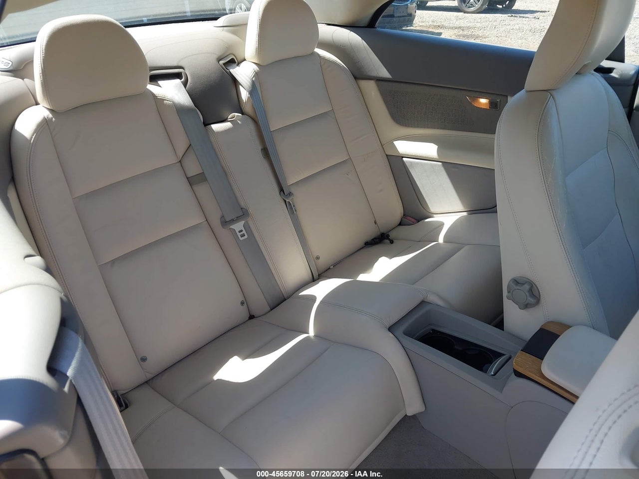 YV1MC67238J****** · 2008 VOLVO C70 T5 M · 8/11
