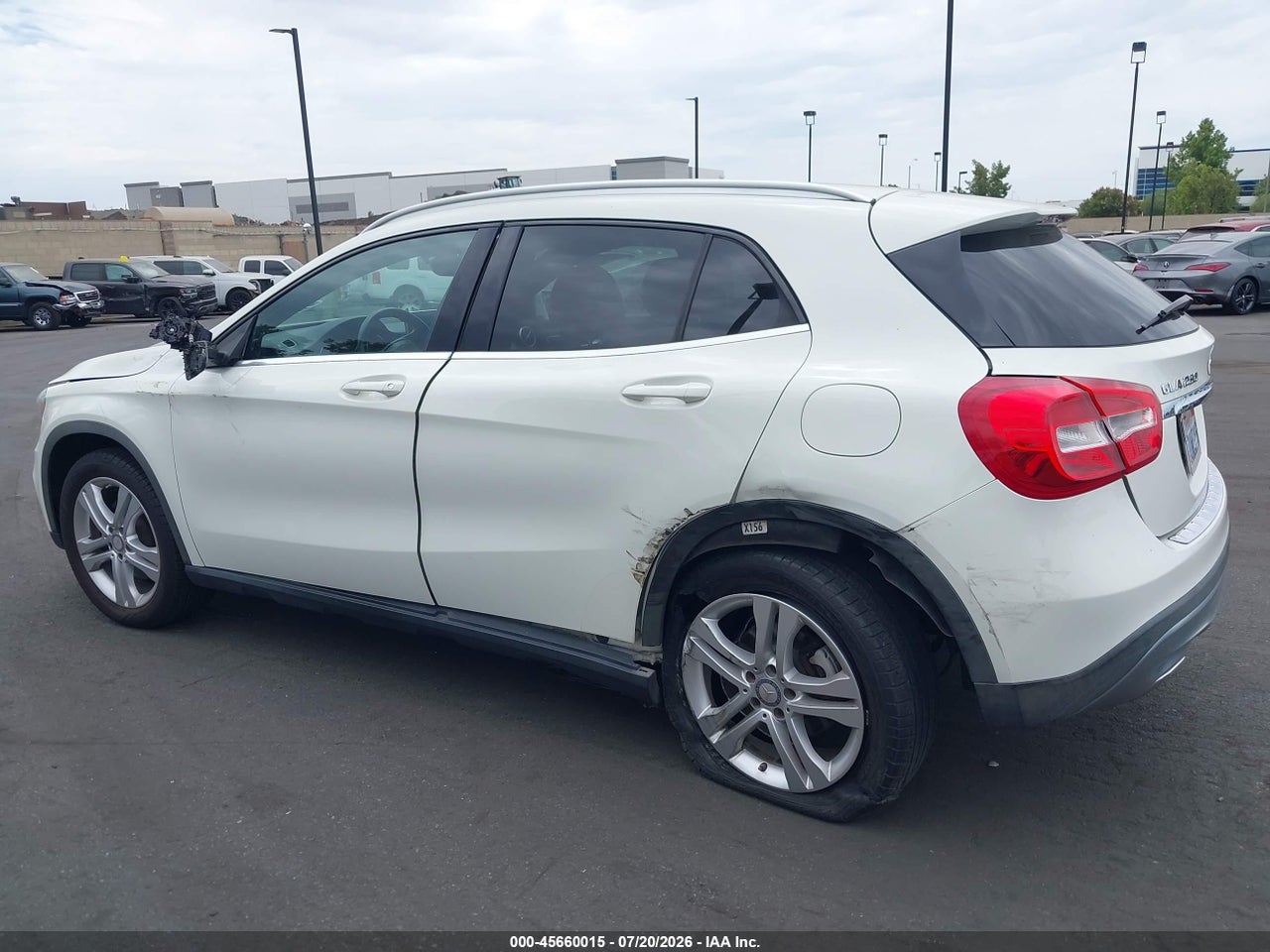 2017 MERCEDES-BENZ GLA 250   · 6/11