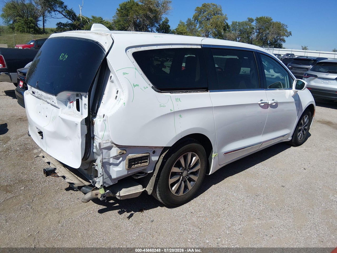 2019 CHRYSLER PACIFICA TOURING L PLUS · 4/11