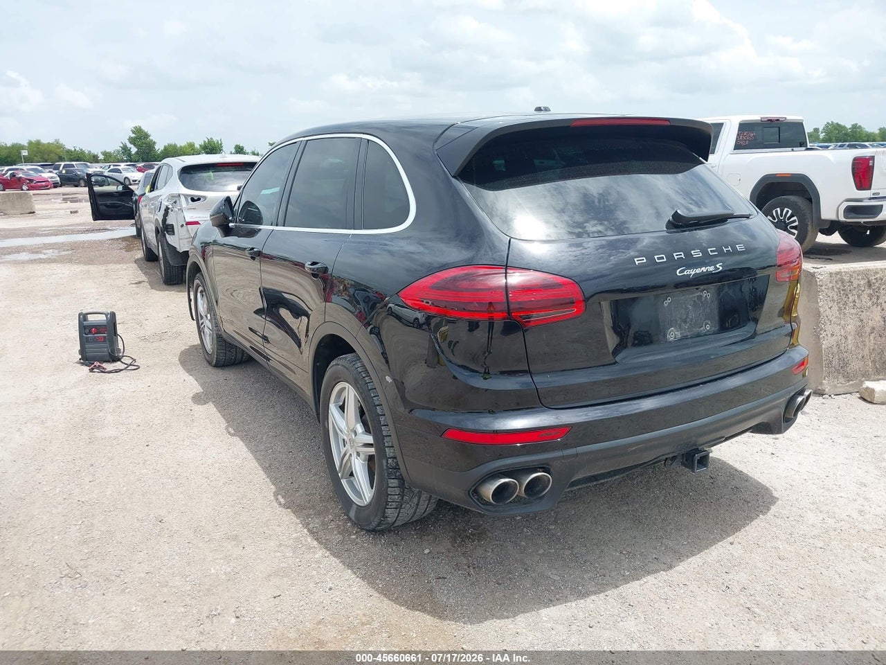 2015 PORSCHE CAYENNE S · 3/10