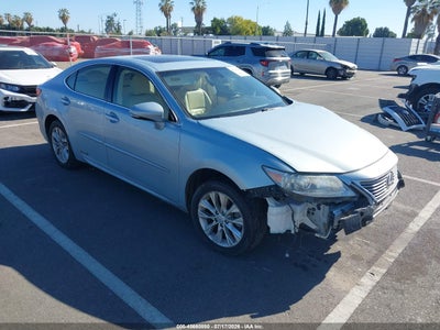 JTHBW1GG0D2****** · 2013 LEXUS ES 300H