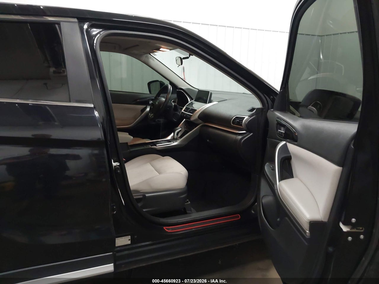 2019 MITSUBISHI ECLIPSE CROSS SE · 5/11