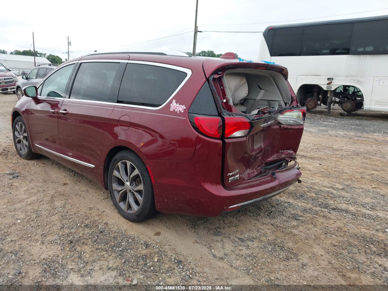 2017 CHRYSLER PACIFICA LIMITED · 3/11