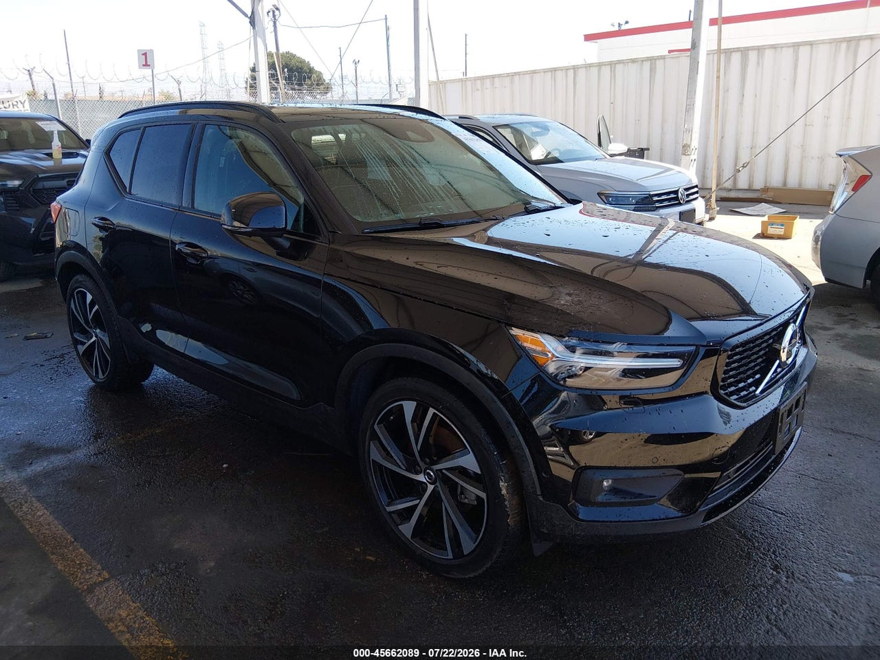 YV4162UM0L2****** · 2020 VOLVO XC40 T5 R-DESIGN