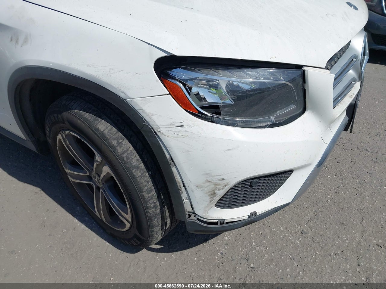 2019 MERCEDES-BENZ GLC 300 · 6/11