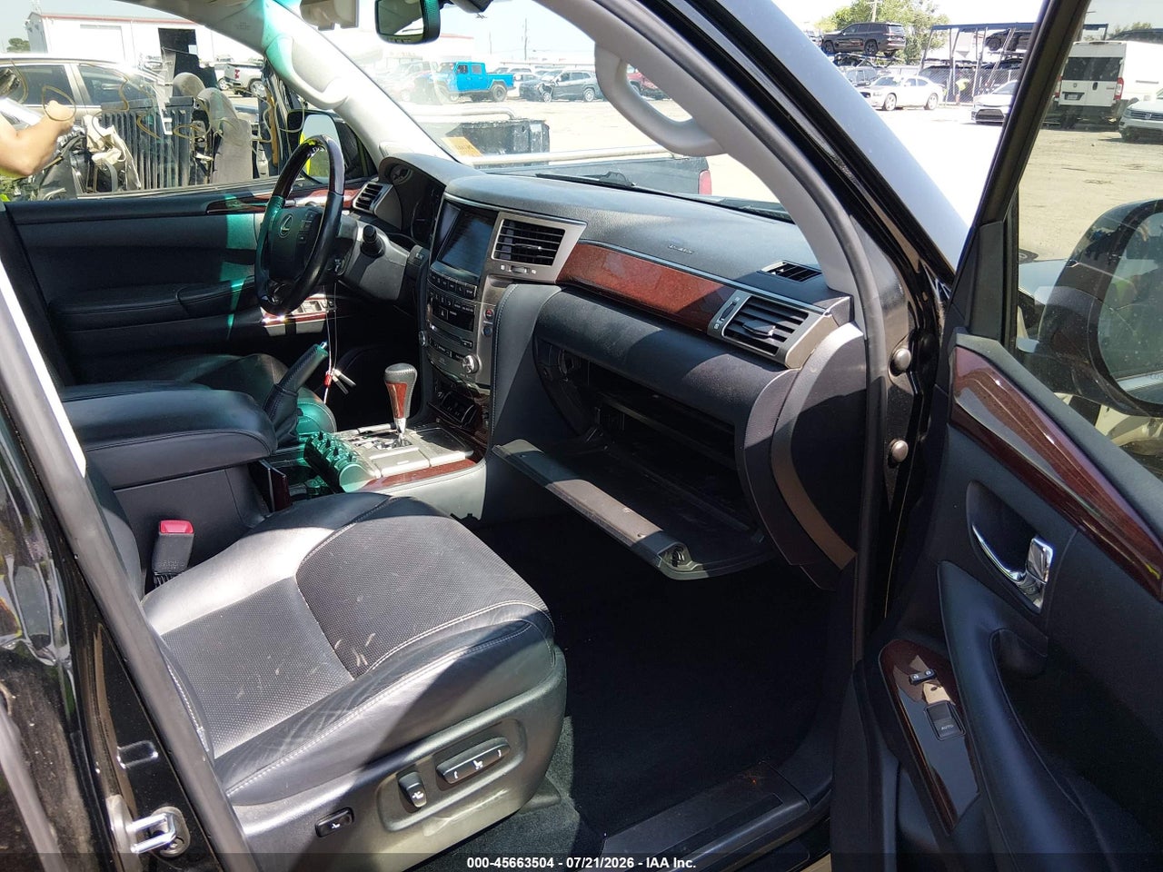 2014 LEXUS LX 570 · 5/11