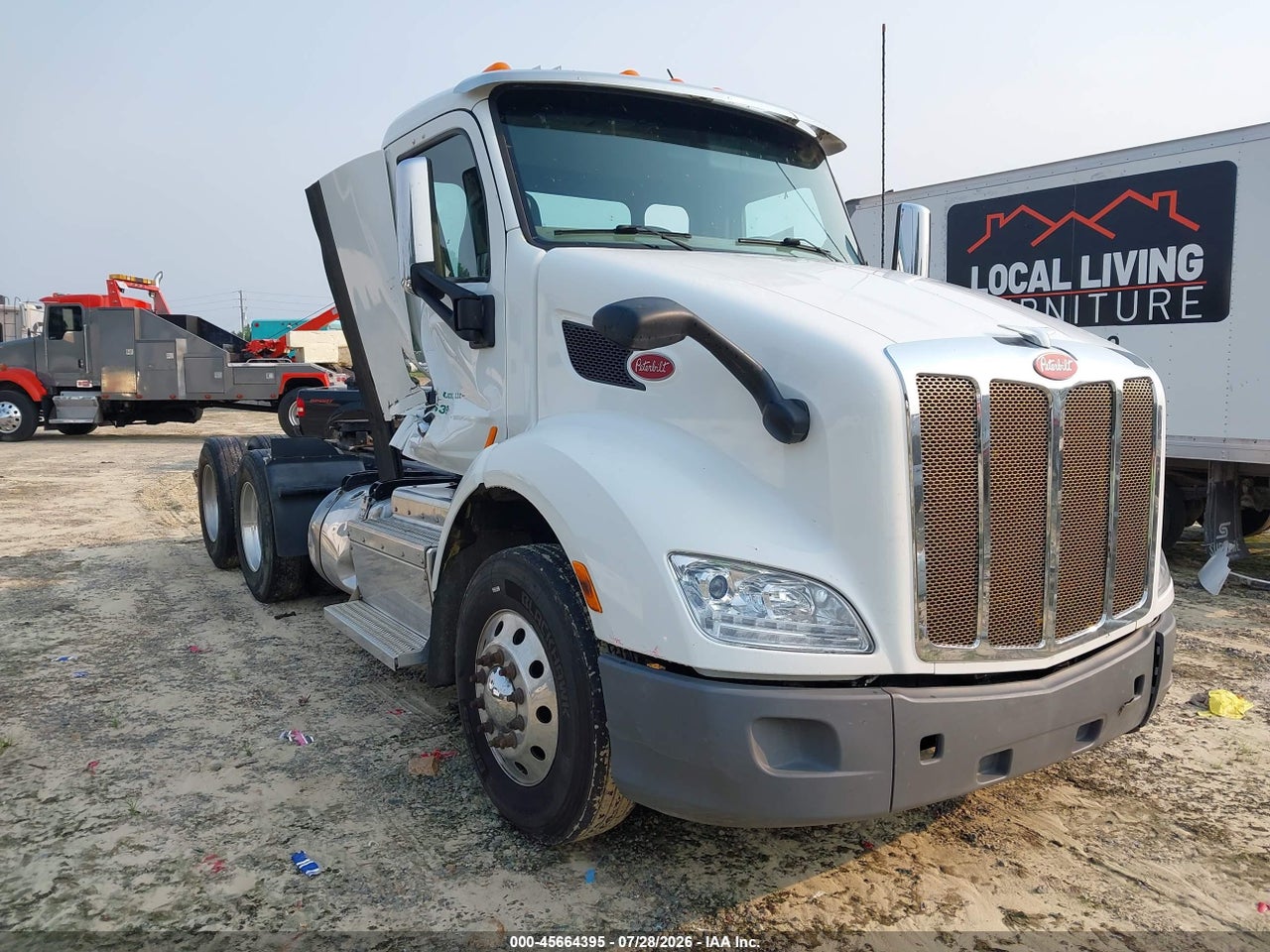 1XPBDP9X3HD****** · 2017 PETERBILT 579