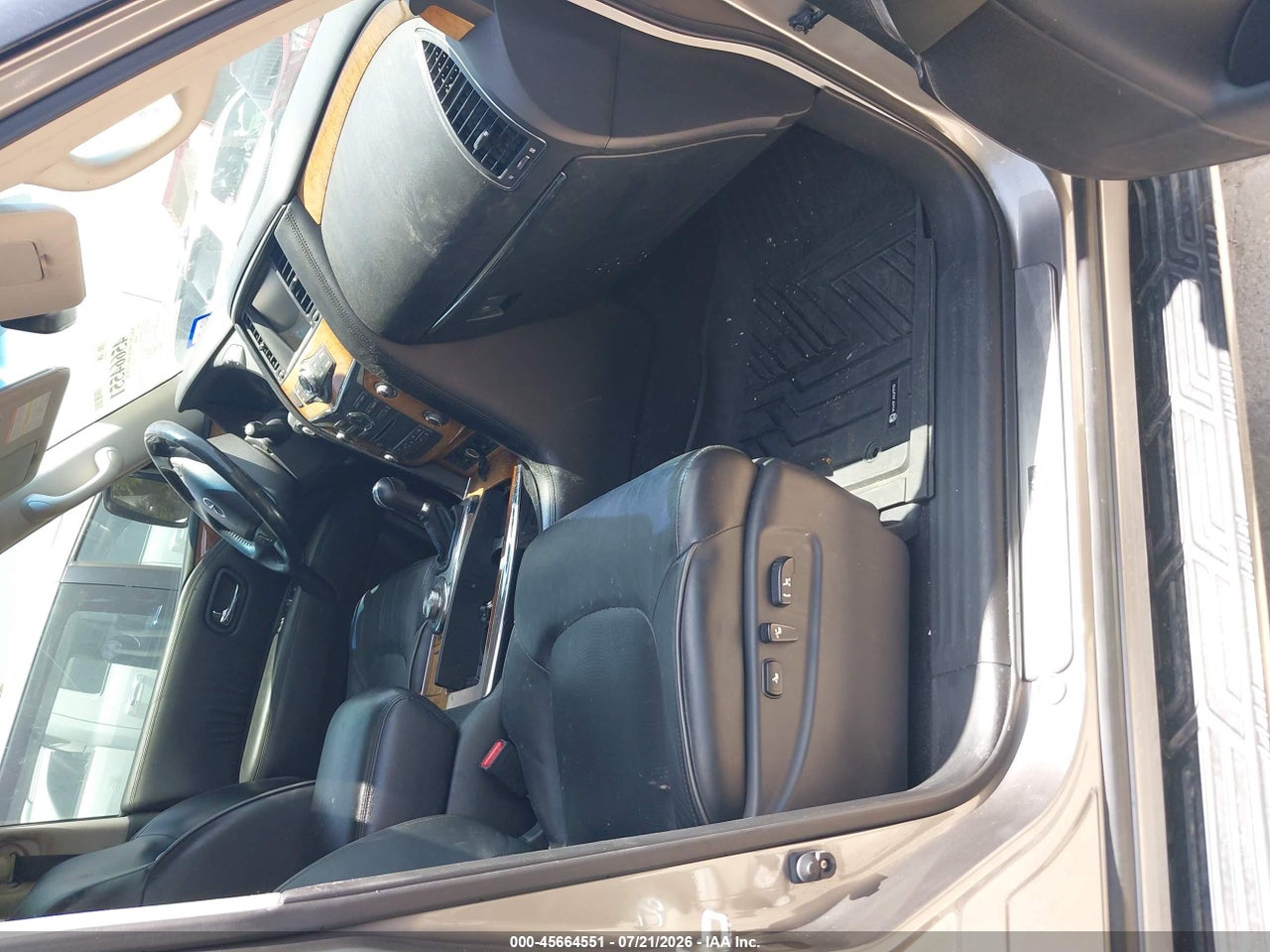 2013 INFINITI QX56   · 5/11