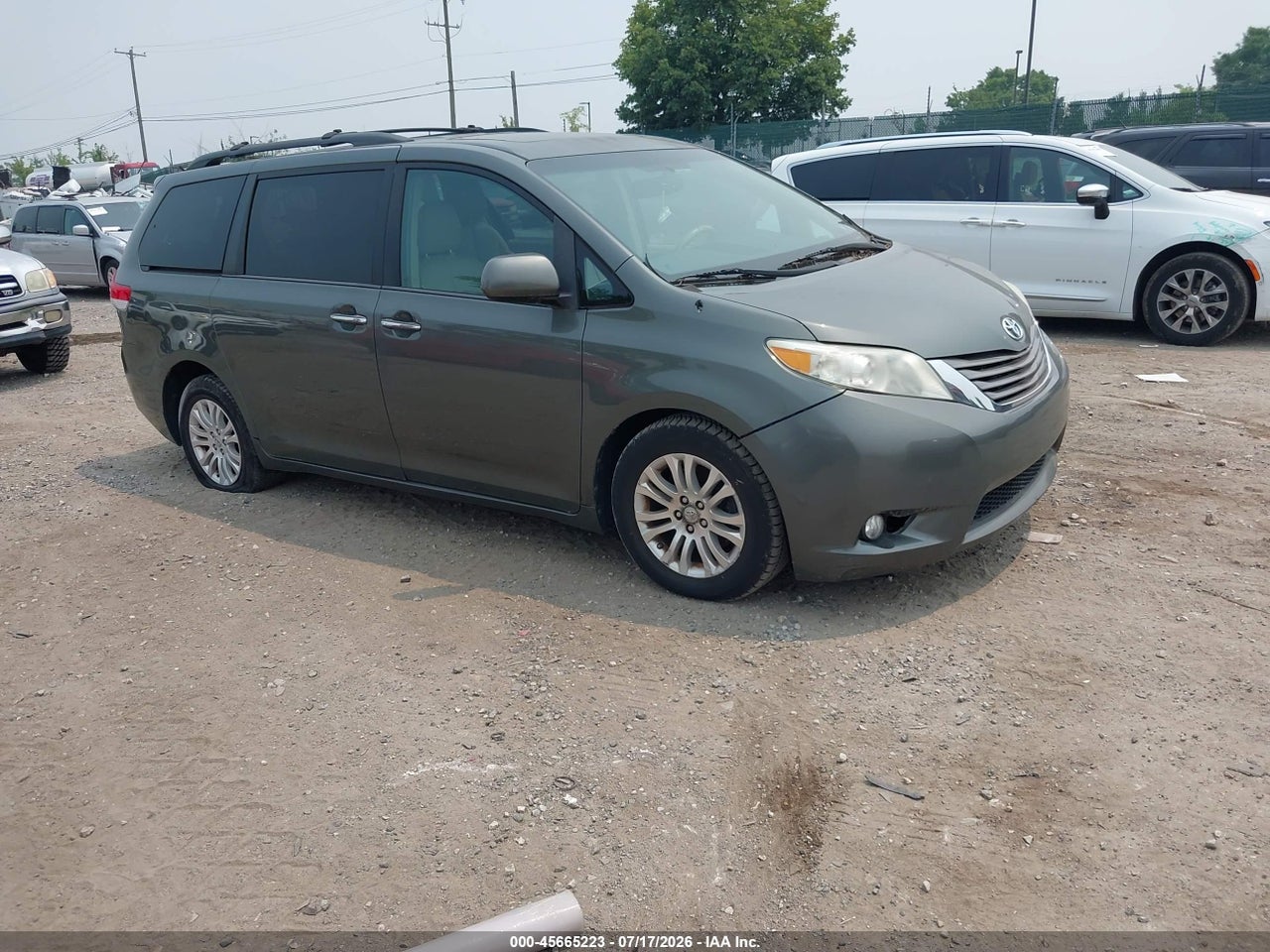 5TDYK3DC2DS****** · 2013 TOYOTA SIENNA XLE V6 8 PASSENGER