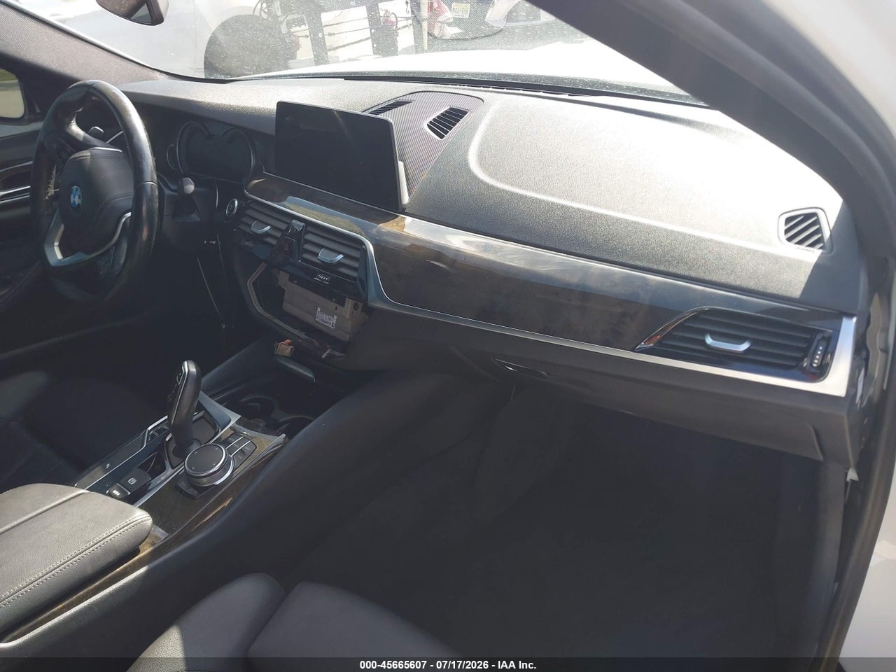 2018 BMW 530I   · 5/11