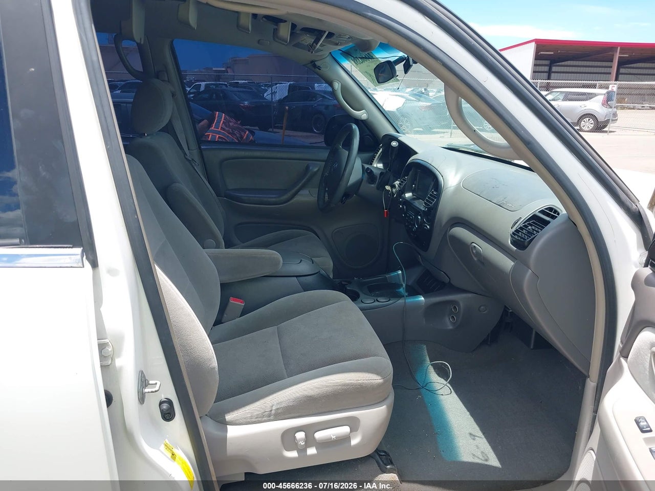 2005 TOYOTA SEQUOIA SR5 V8 · 5/11