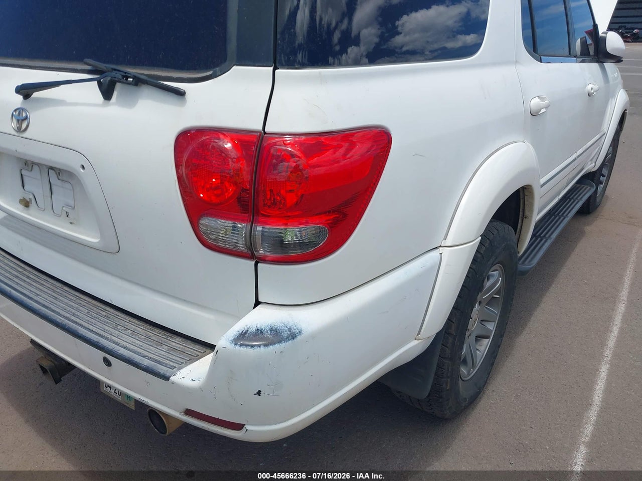 2005 TOYOTA SEQUOIA SR5 V8 · 6/11