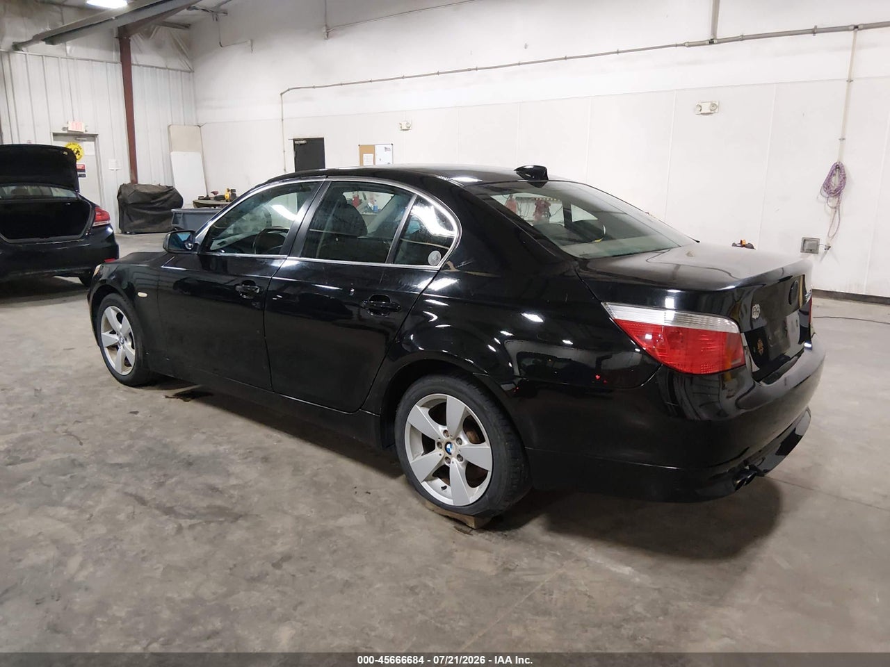 2006 BMW 525XI   · 3/11