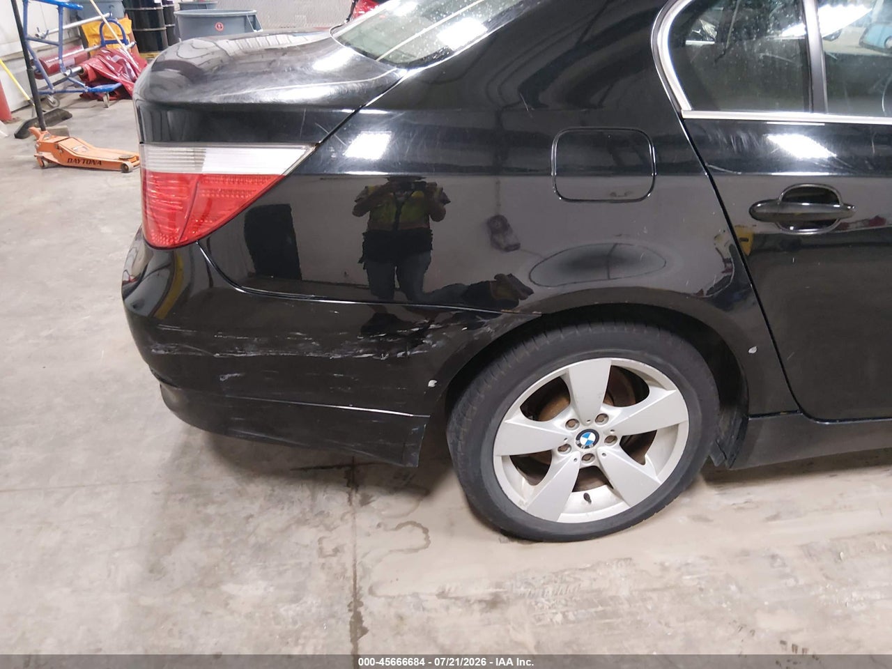 2006 BMW 525XI   · 6/11