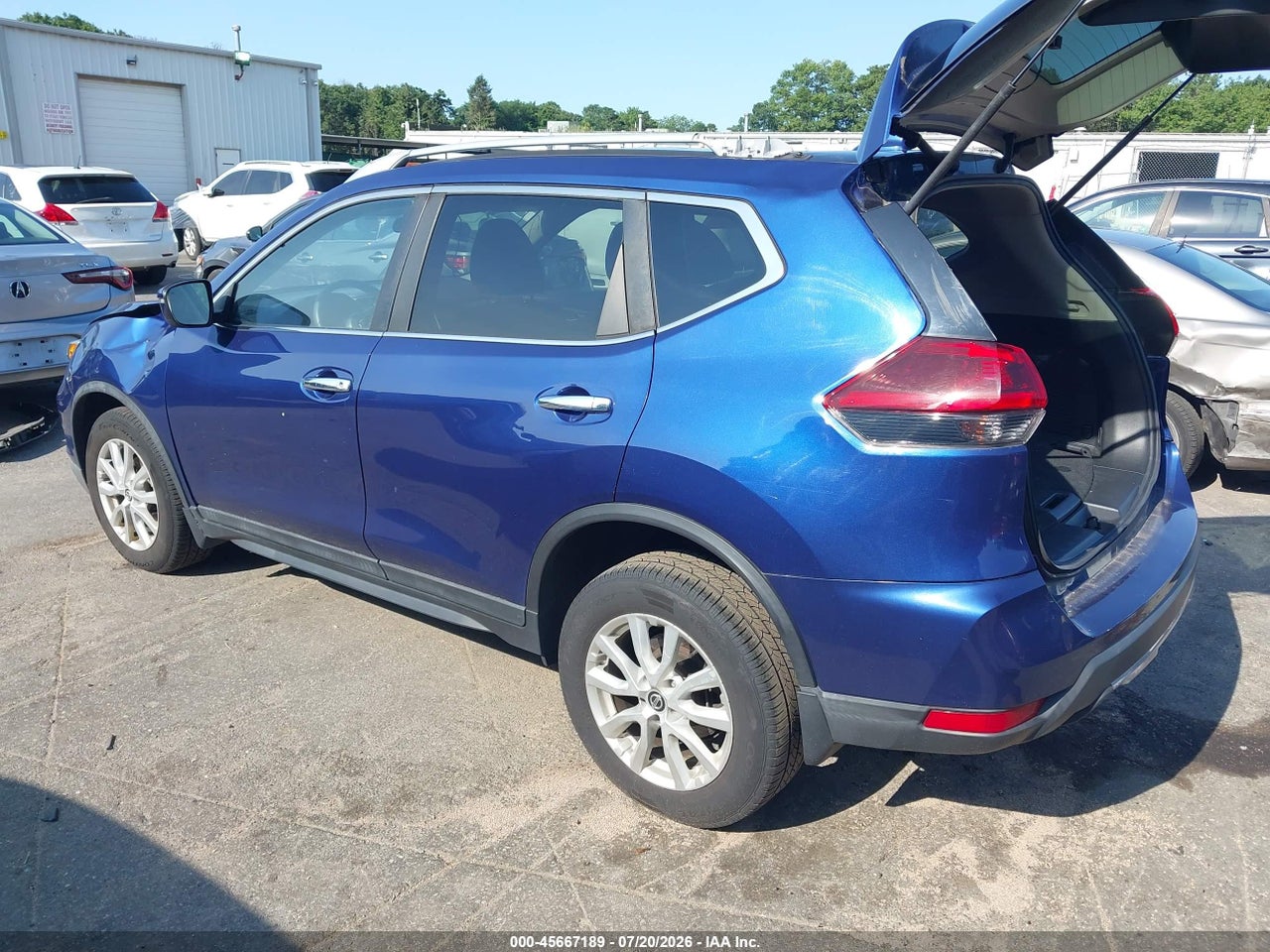 2019 NISSAN ROGUE S · 3/11