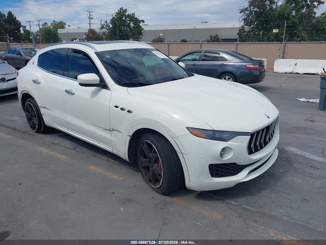 ZN661YUA1HX****** · 2017 MASERATI LEVANTE S