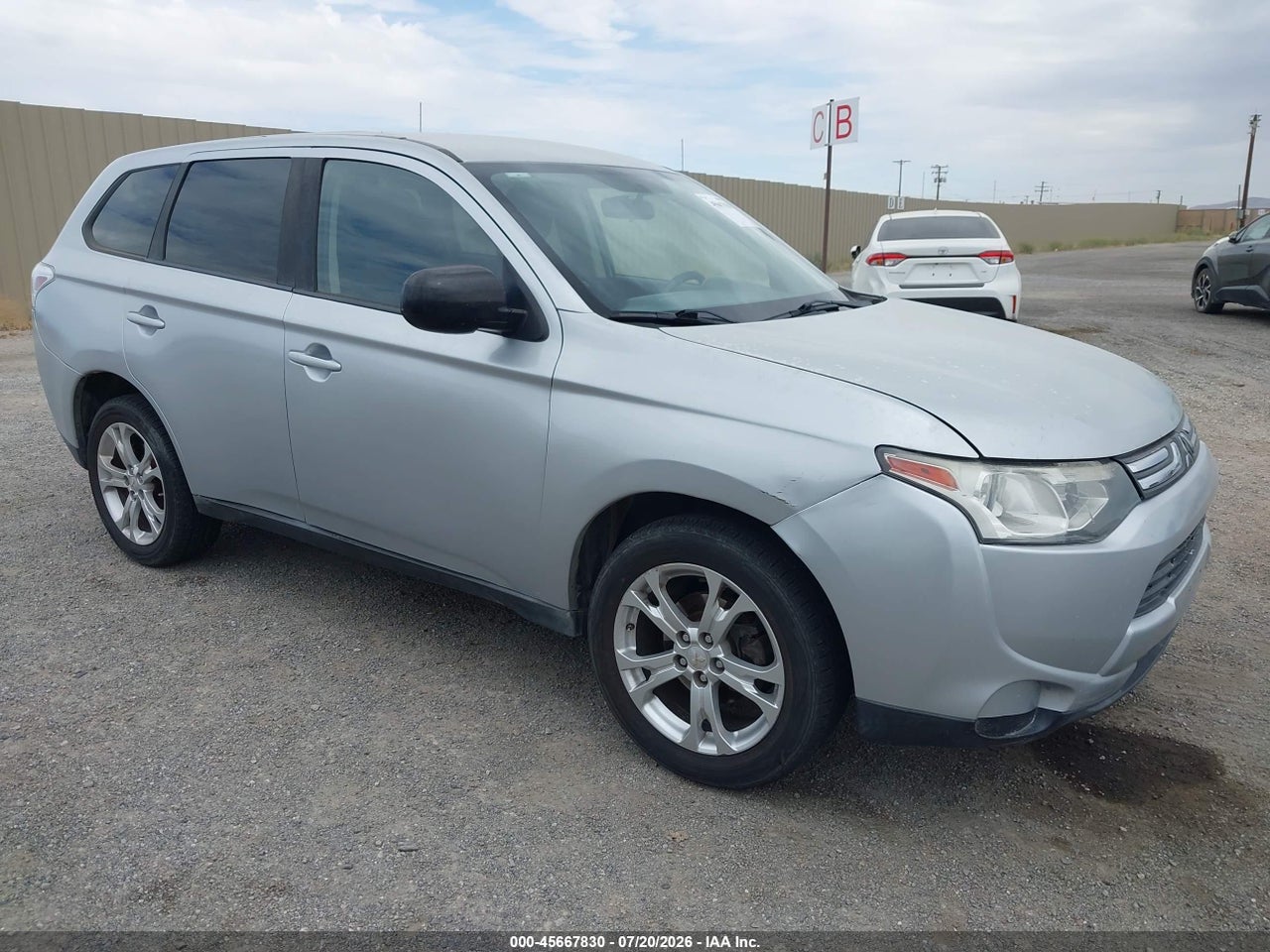 JA4AD2A35EZ****** · 2014 MITSUBISHI OUTLANDER ES