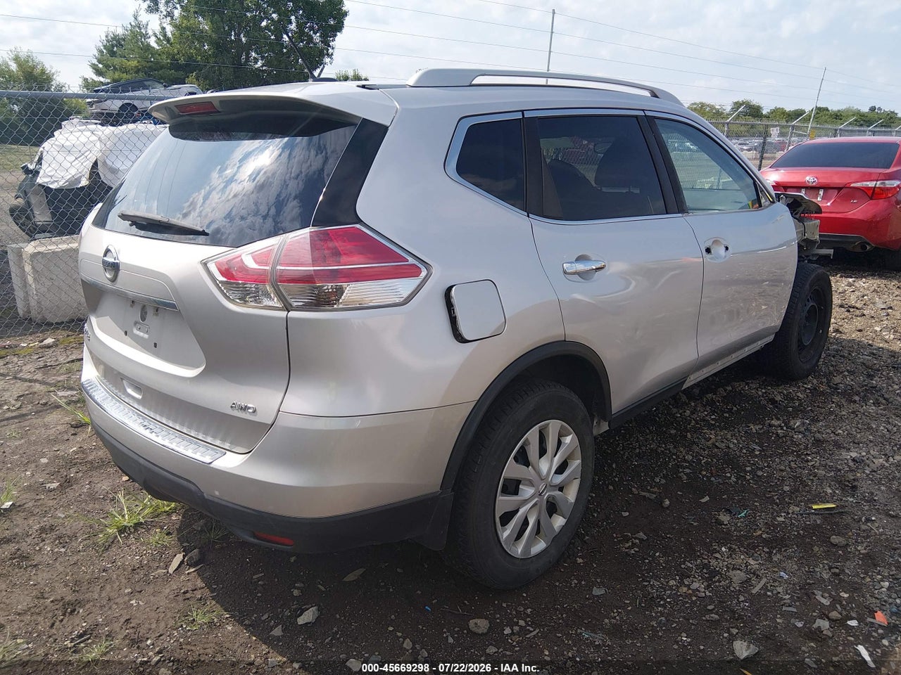 2016 NISSAN ROGUE S · 4/11