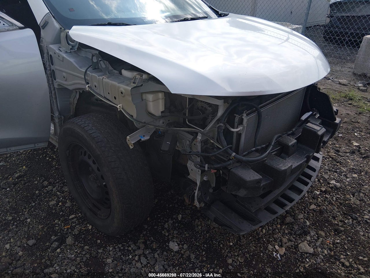 2016 NISSAN ROGUE S · 6/11