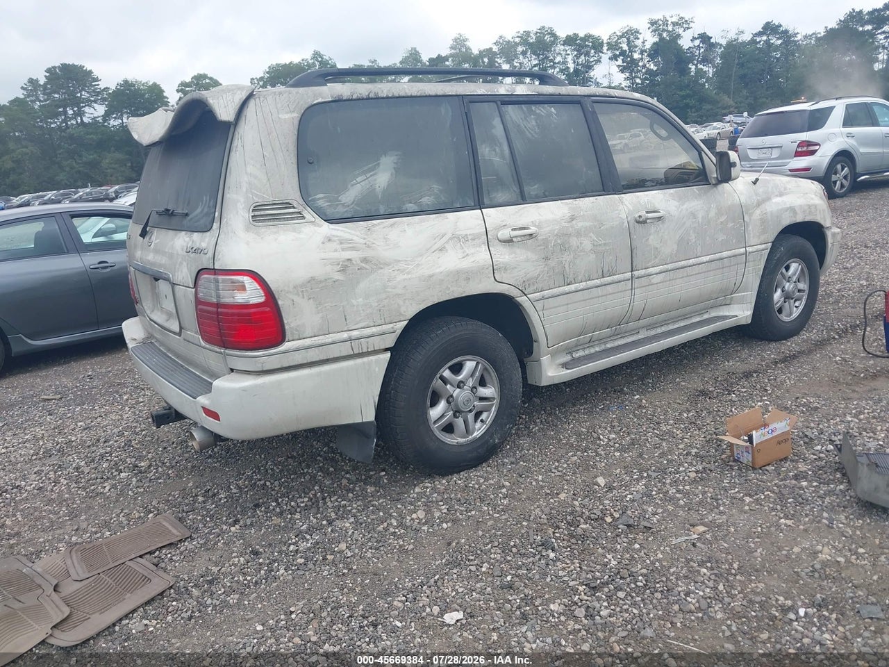 2002 LEXUS LX 470 · 4/11