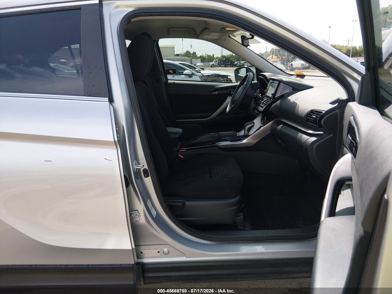 2022 MITSUBISHI ECLIPSE CROSS ES · 5/11