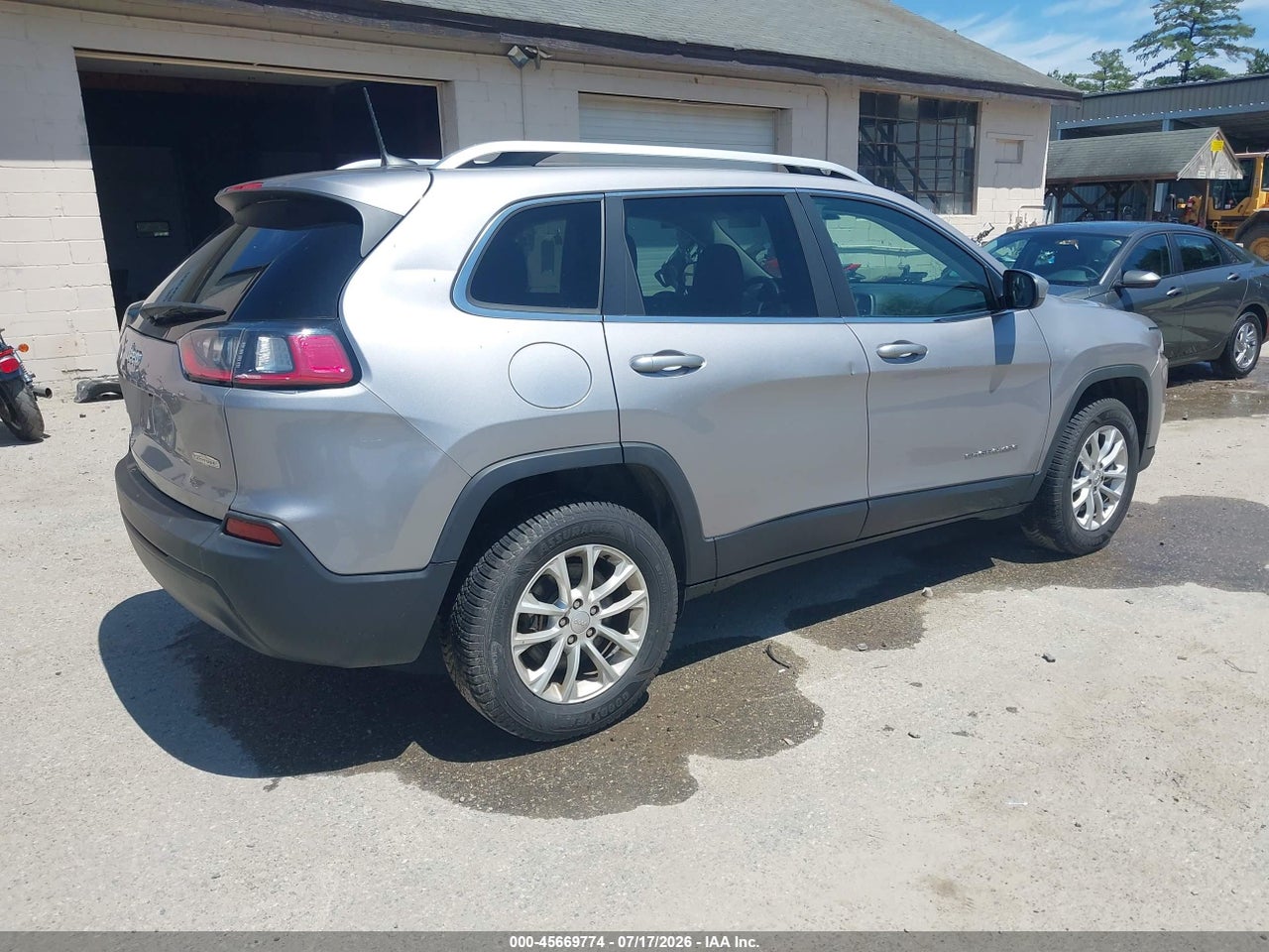 2019 JEEP CHEROKEE LATITUDE 4X4 · 4/11