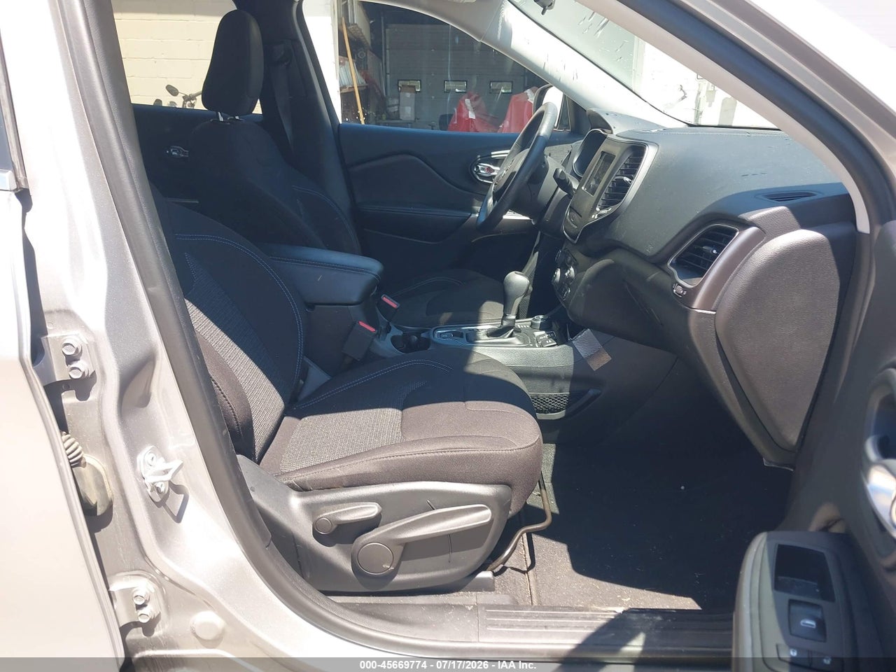 2019 JEEP CHEROKEE LATITUDE 4X4 · 5/11
