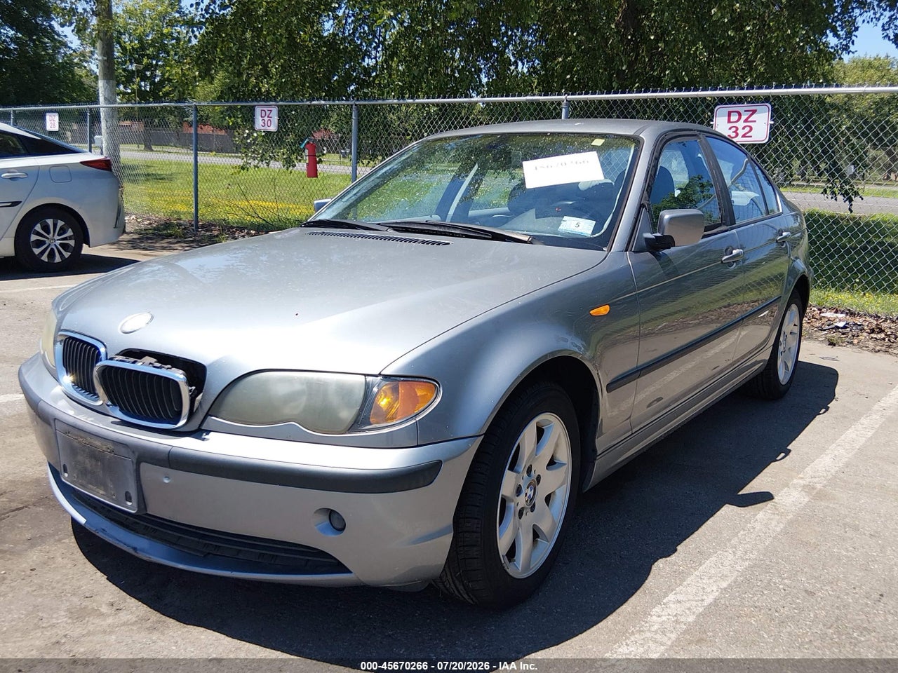2004 BMW 325XI   · 2/11