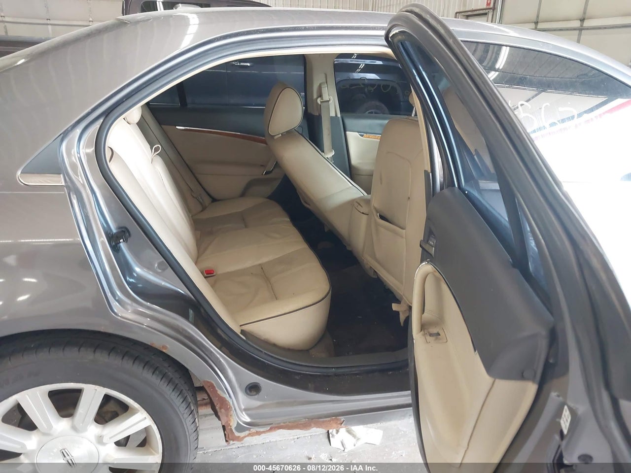 3LNHL2GC0BR****** · 2011 LINCOLN MKZ   · 8/10