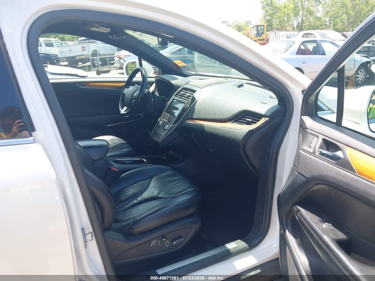 2017 LINCOLN MKC SELECT · 5/11