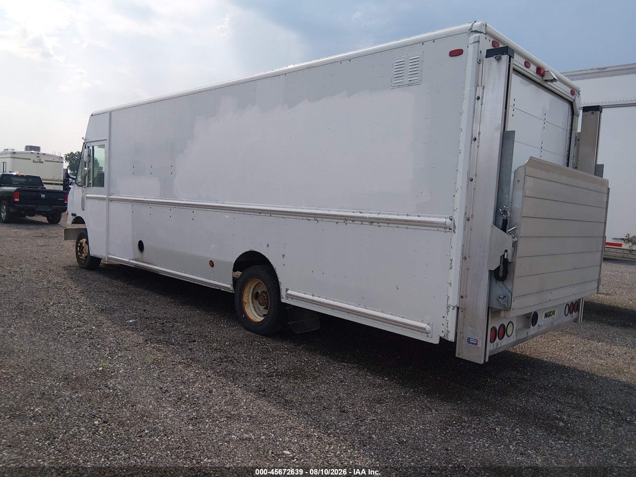 2006 FREIGHTLINER CHASSIS M LINE WALK-IN VAN · 3/4
