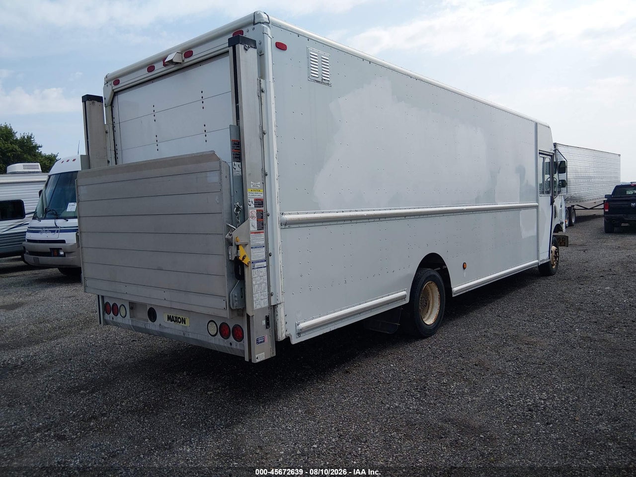 2006 FREIGHTLINER CHASSIS M LINE WALK-IN VAN · 4/4