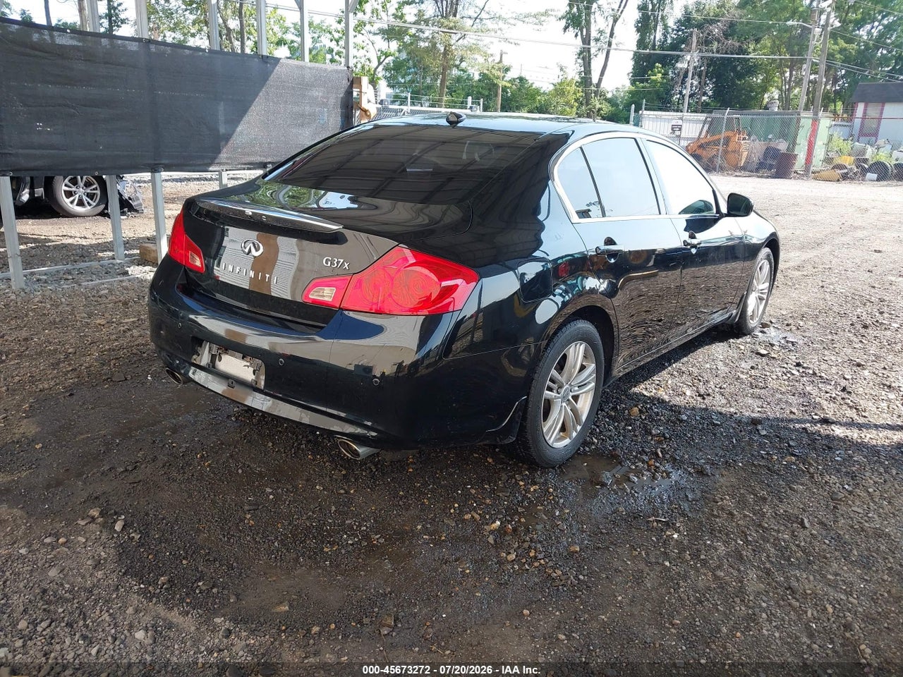 2011 INFINITI G37X · 4/11