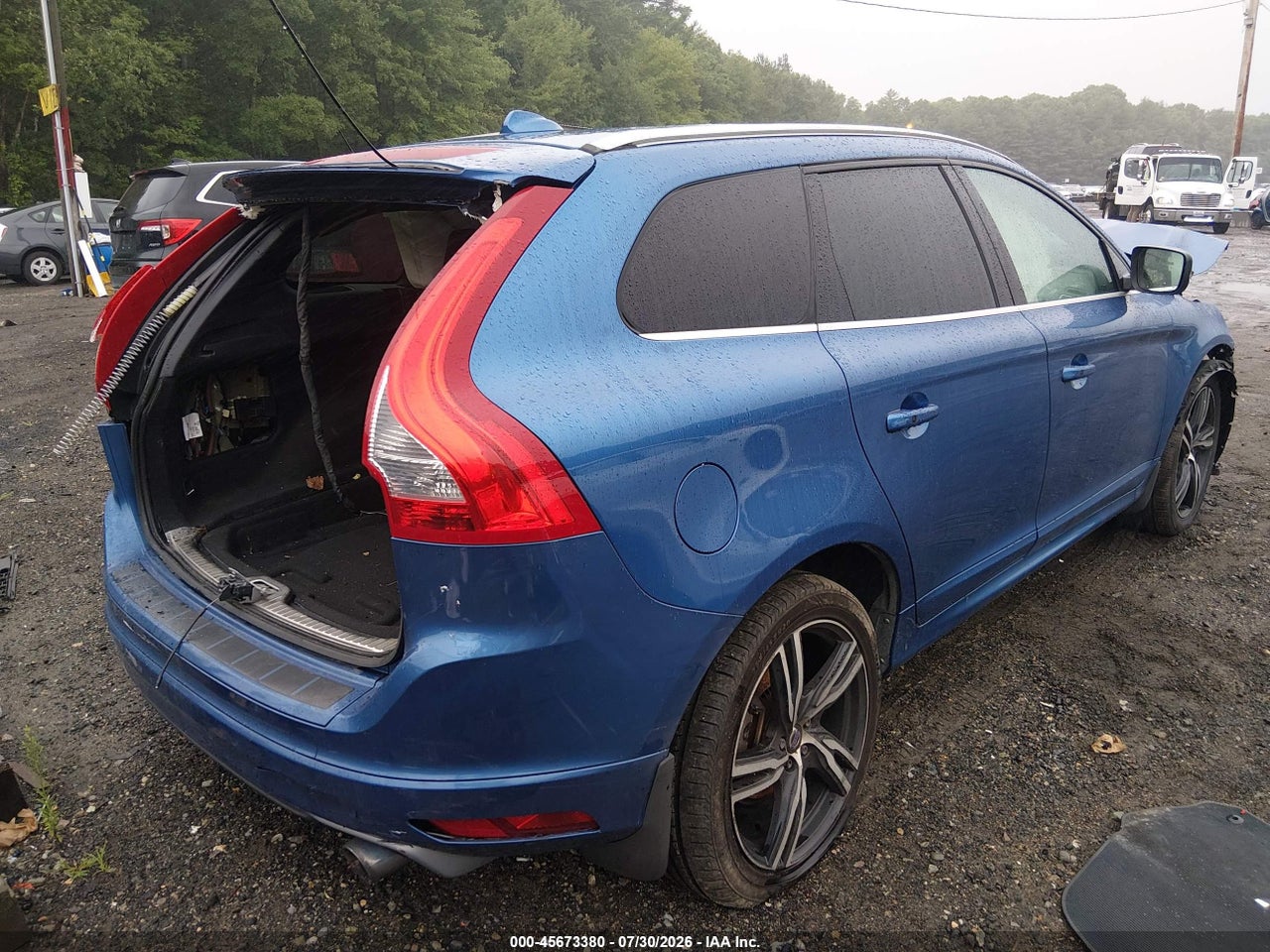 2017 VOLVO XC60 T6 R-DESIGN · 4/10