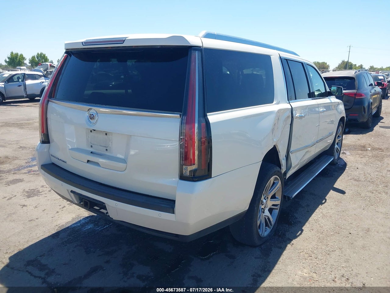 2015 CADILLAC ESCALADE ESV PREMIUM · 4/11