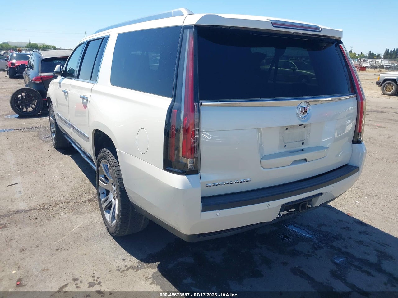 2015 CADILLAC ESCALADE ESV PREMIUM · 3/11