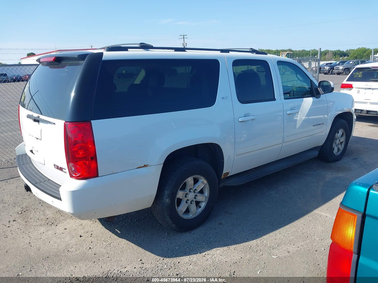 2011 GMC YUKON XL 1500 SLT · 4/11