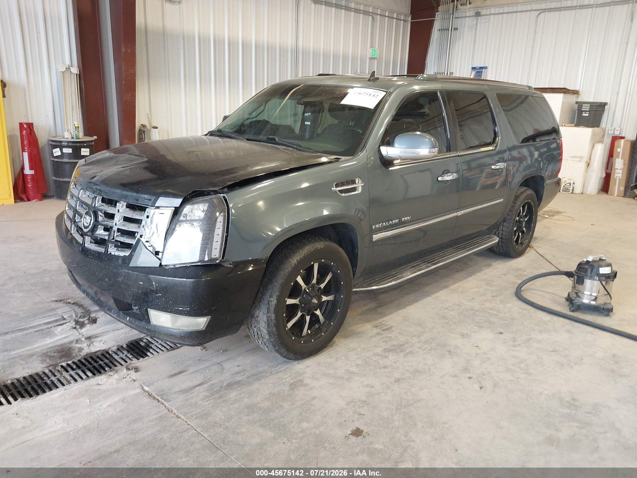 2010 CADILLAC ESCALADE ESV LUXURY · 2/11