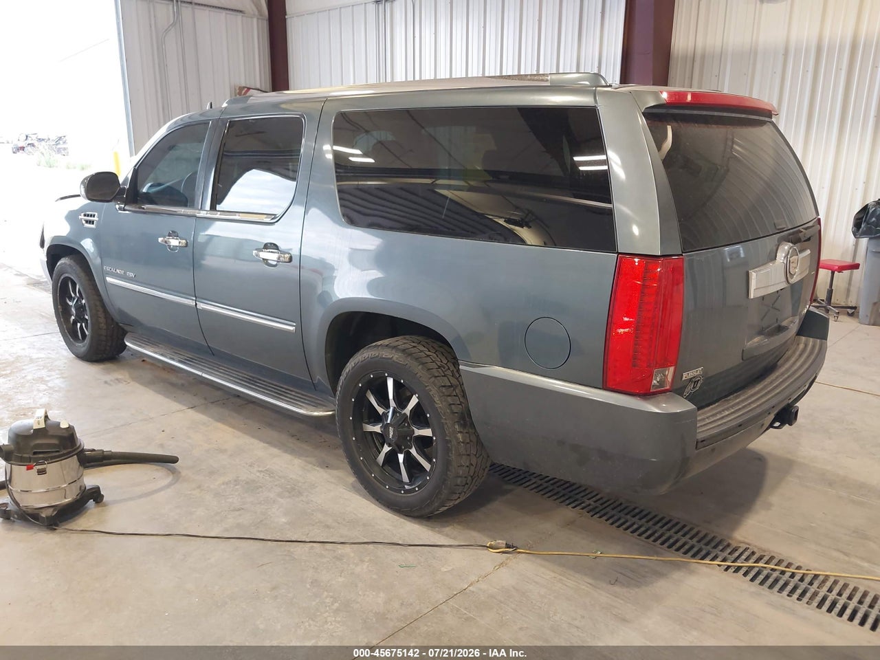 2010 CADILLAC ESCALADE ESV LUXURY · 3/11