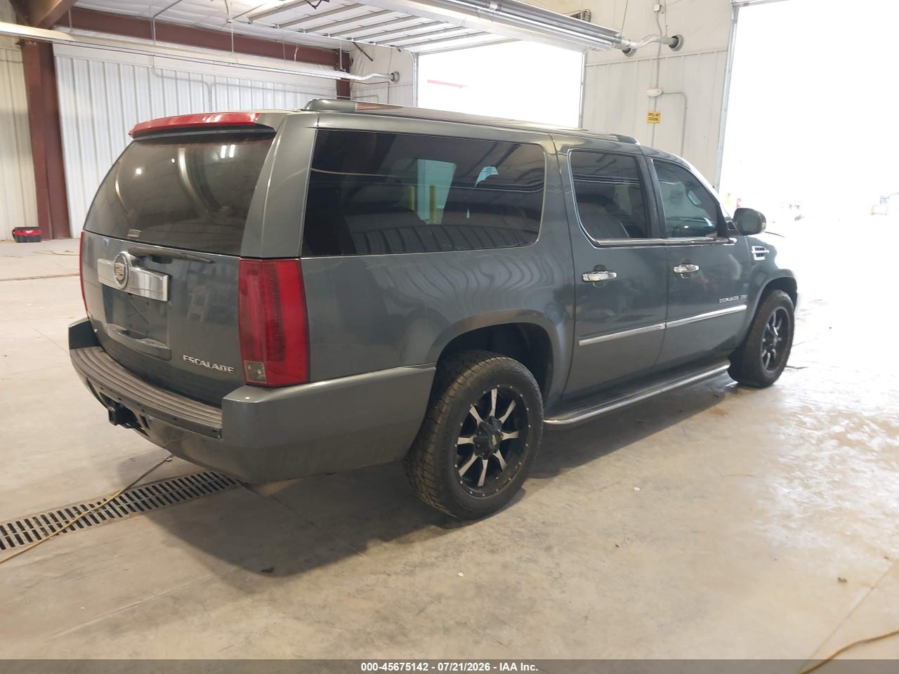 2010 CADILLAC ESCALADE ESV LUXURY · 4/11